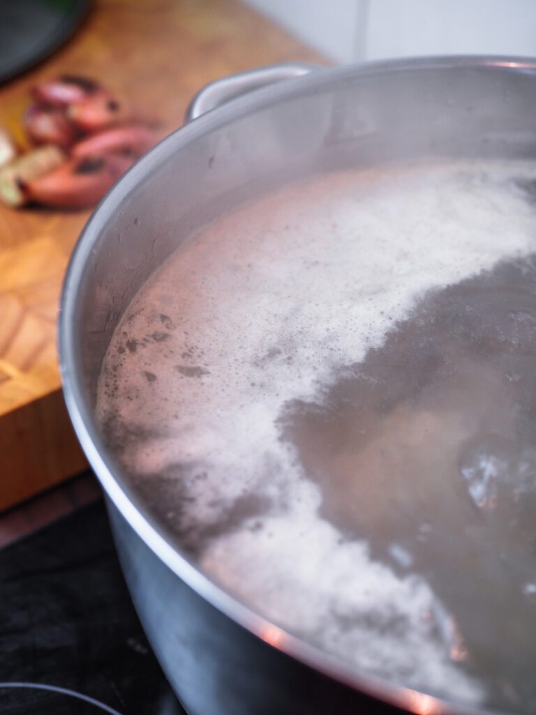 Pho-Bo-Rezept-erneut-Schaum-abschöpfen