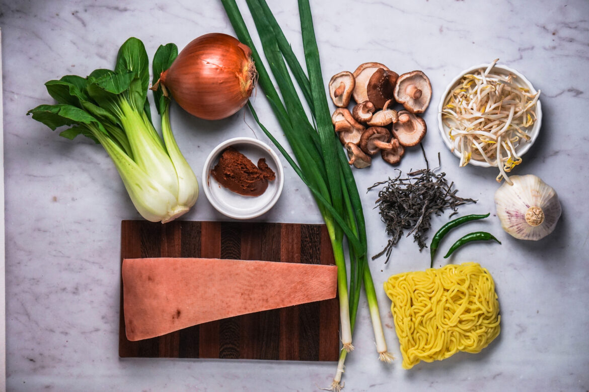 Miso Ramen Suppe Mit Knusprigen Schweinebauch Schritt F r Schritt 