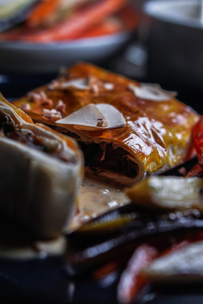 Maronen Pilz Strudel mit Ofengemüse und Pfeffersoße2