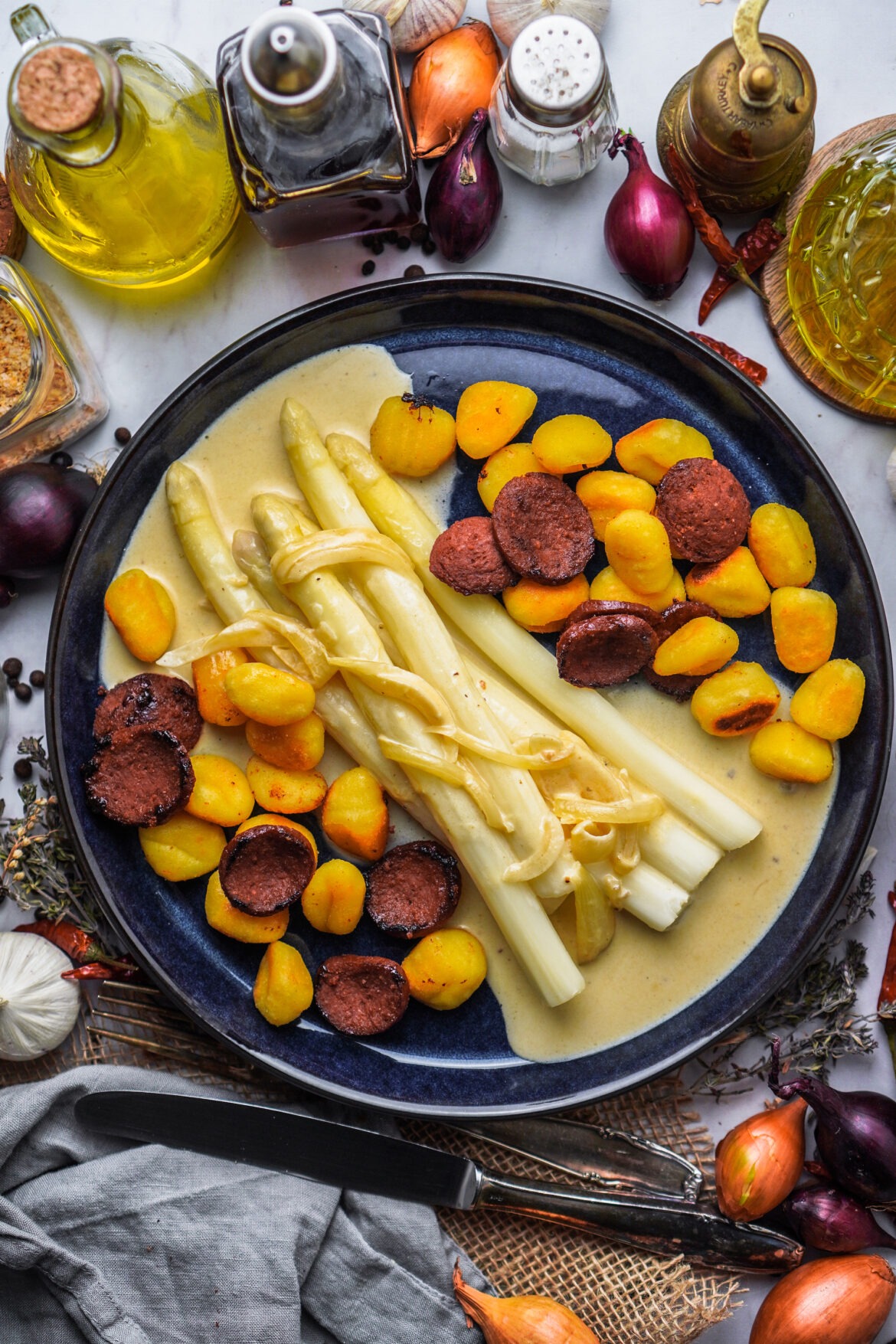 Spargel mit Schmelzkäse Soße, Gnocchi und Suzuk