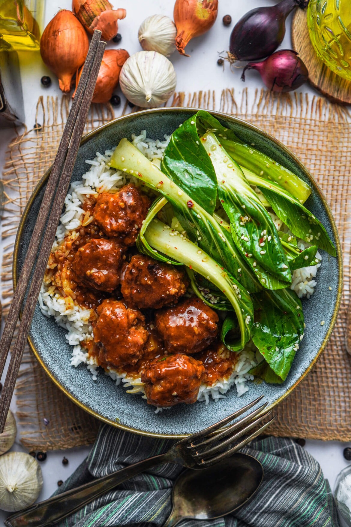 Hackbällchen in Orangensoße mit japanischen Pak Choi Salat & Reis