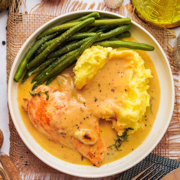 Parmesan Butter Hähnchen mit Kartoffelpüree und grünen Bohnen