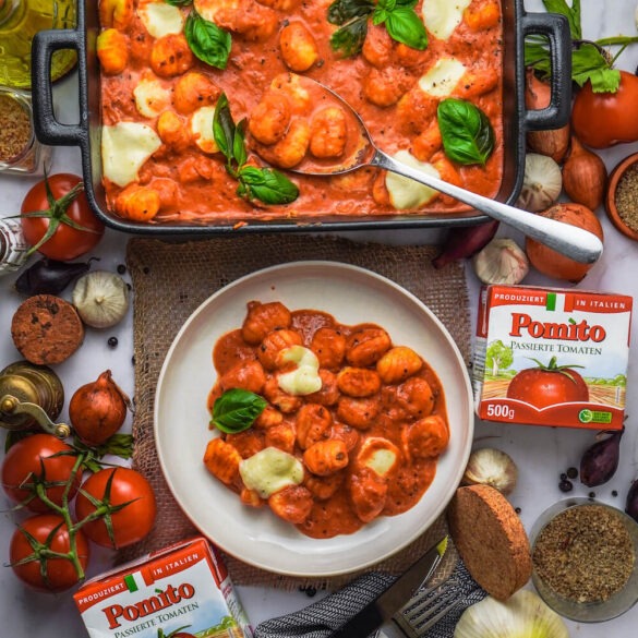 Pomito Gnocchi Auflauf mit Tomate, Mozzarella und Basilikum