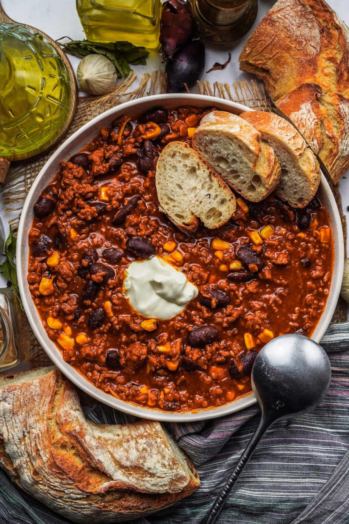 Chili Con Carne mit frazösischem Baguette
