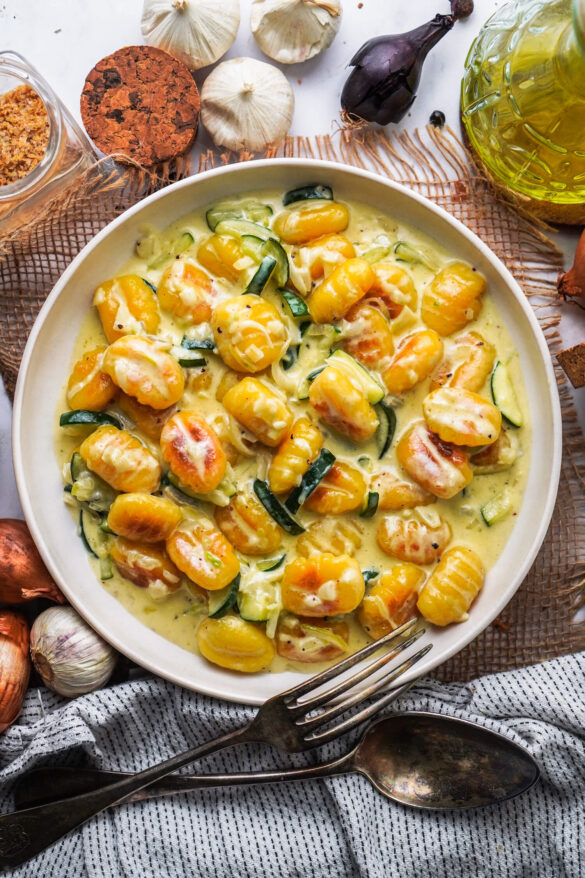 6 Zutaten Gnocchi mit Zucchini Soße FeedMeDaily
