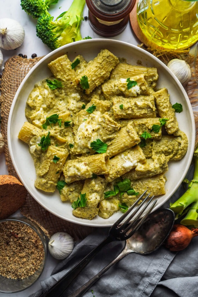 Burrata Rigatoni mit Brokkoli Joghurt Soße FeedMeDaily