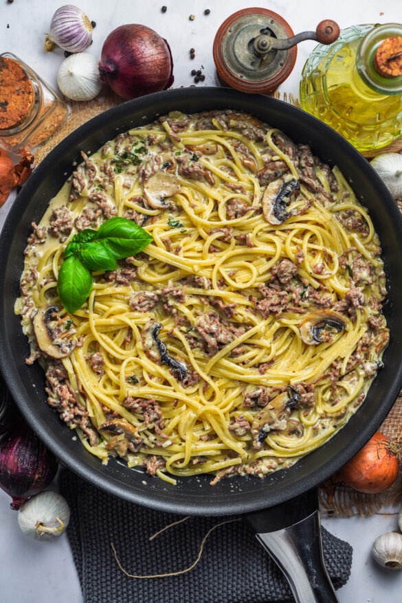 Weiße Bolognese mit Champignons - FeedMeDaily