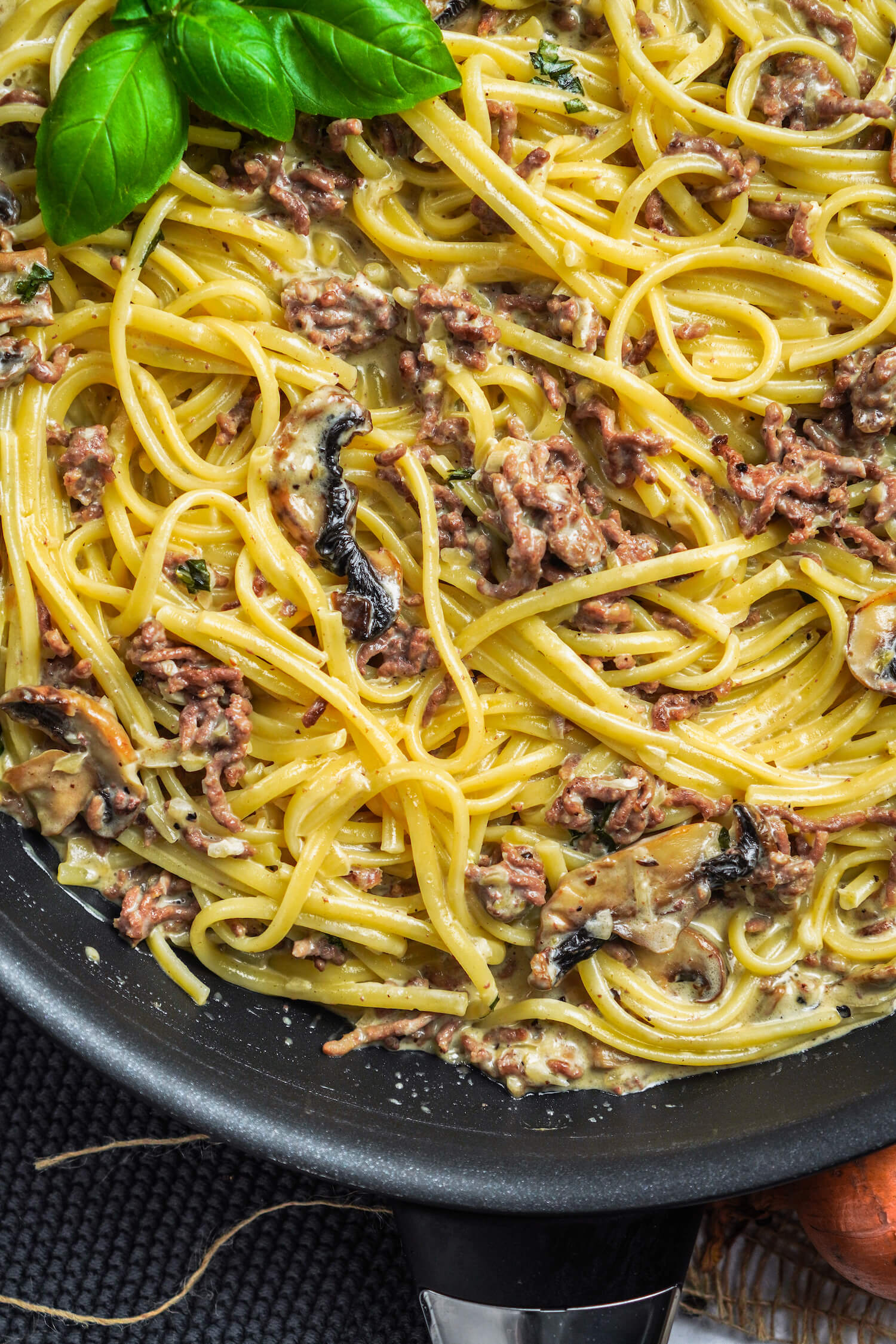 Weiße Bolognese mit Champignons - FeedMeDaily