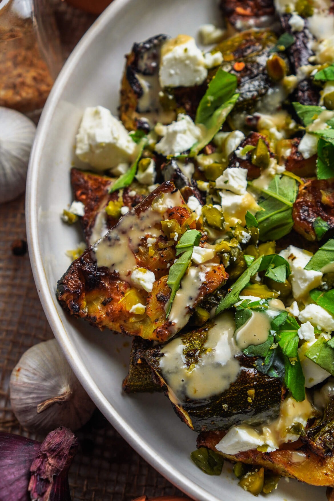 Geröstete Zucchini mit Pistazien Feta Crunch