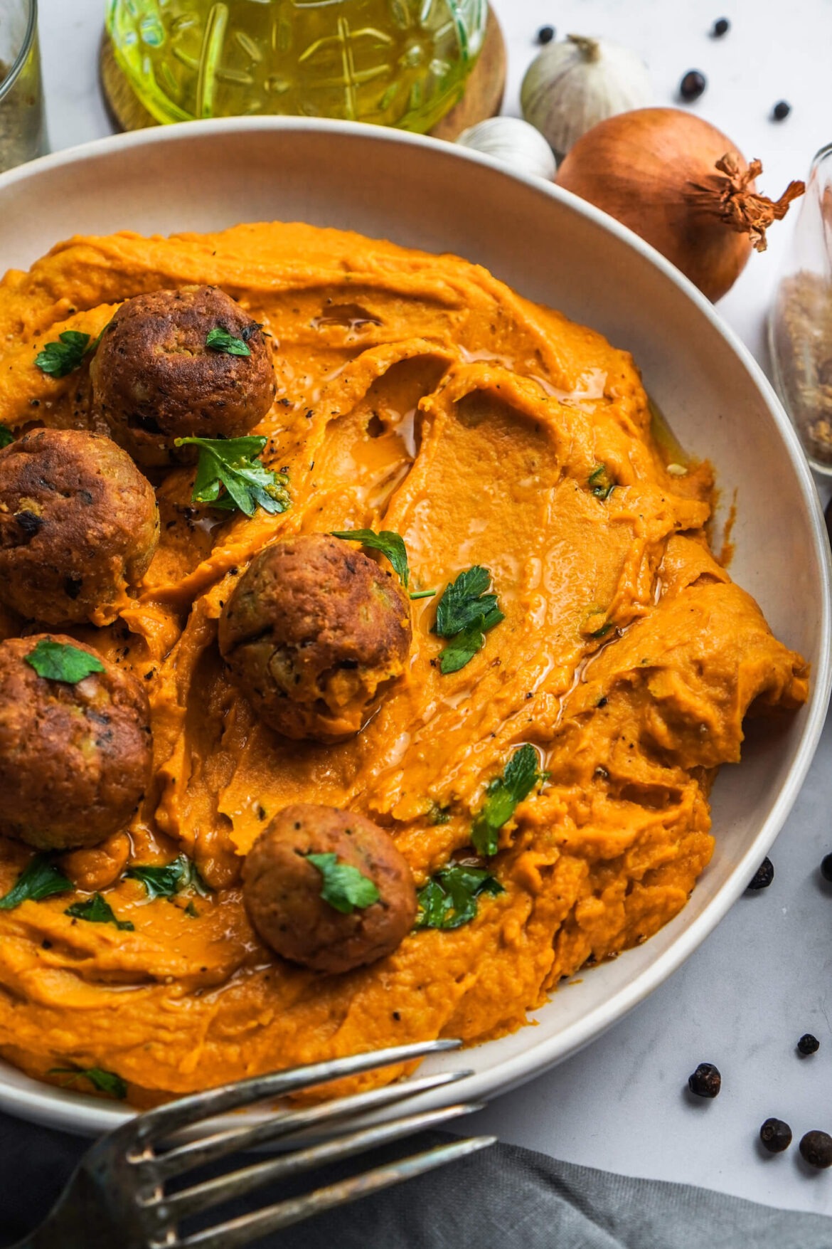 Süßkartoffel Hummus mit Falafel