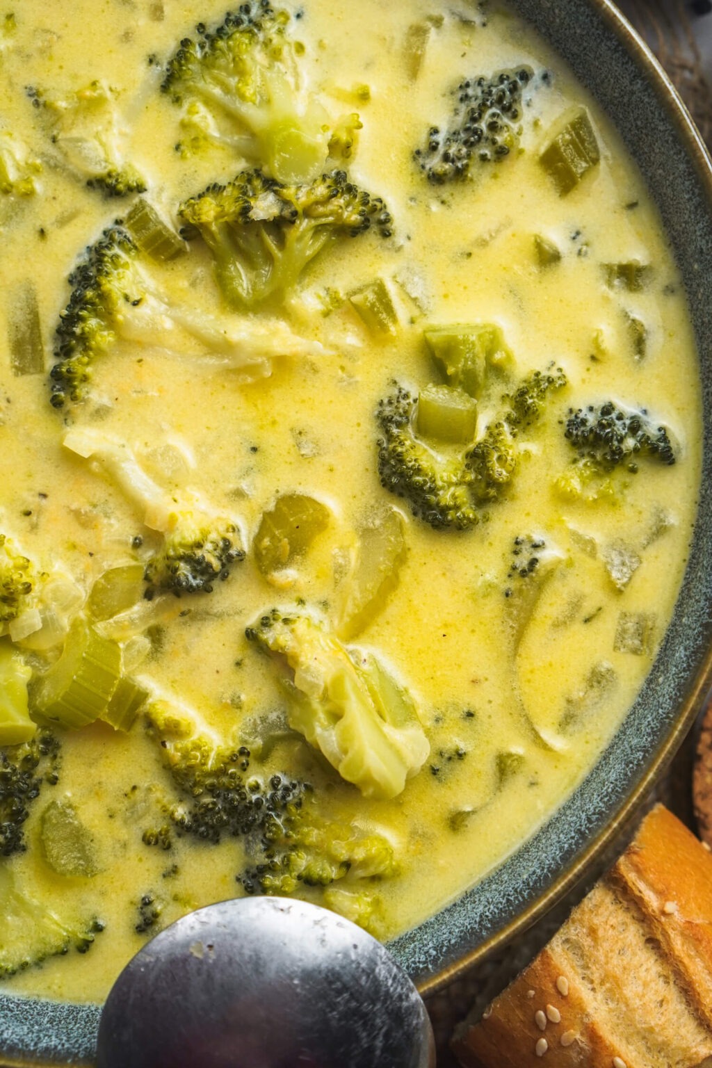 Brokkoli Cheddar Suppe - FeedMeDaily