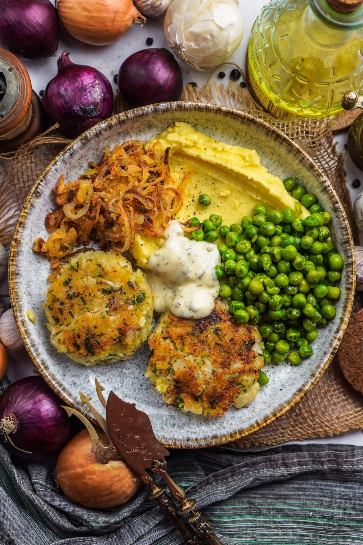 Fisch Frikadellen Mit Pü und Erbsen