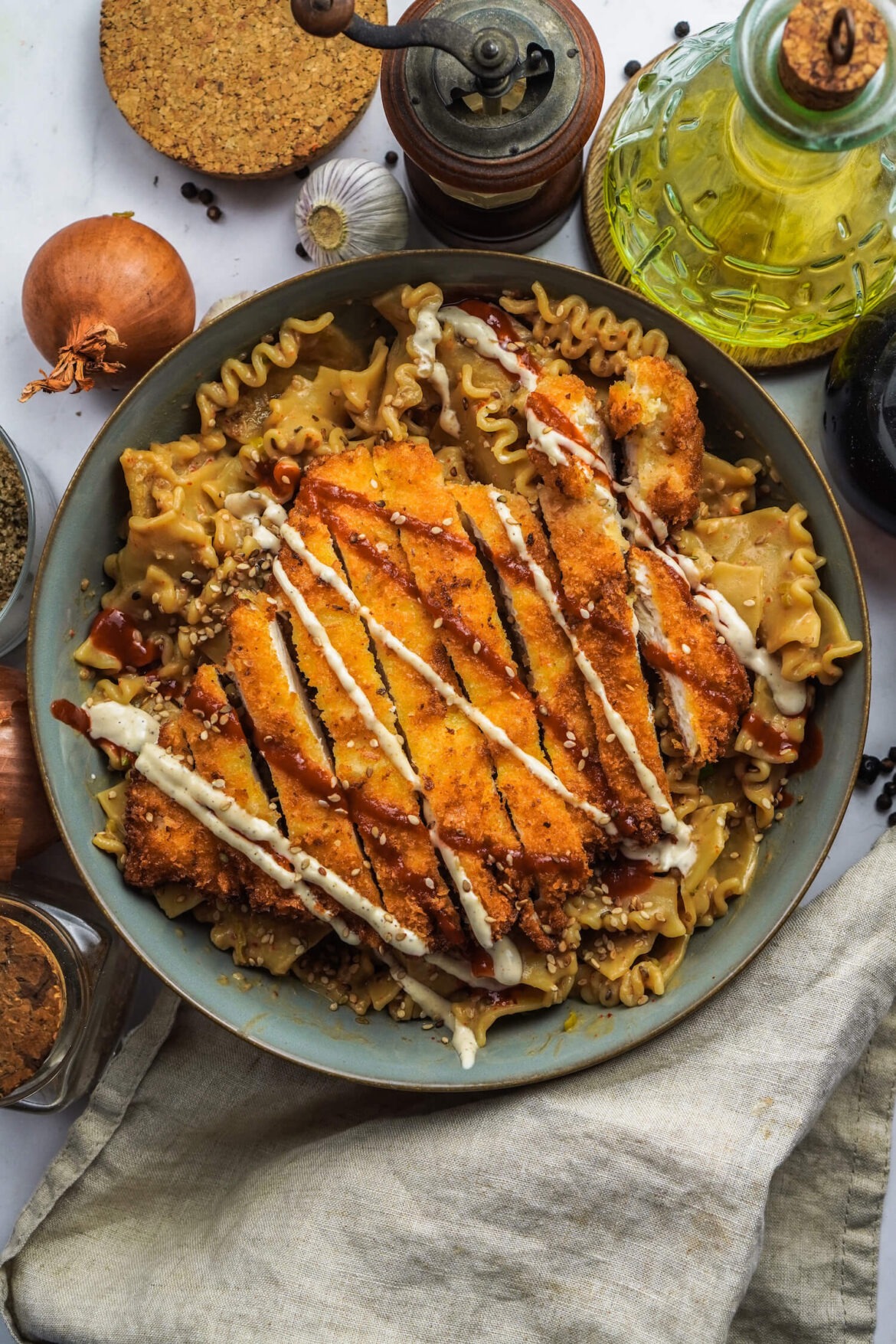 Hähnchenschnitzel mit Erdnuss Pasta