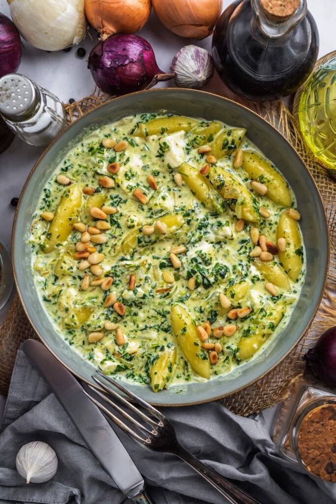 Schupfnudel Pfanne mit Spinat & Feta - FeedMeDaily Schupfnudel Pfanne mit Spinat & Feta - FeedMeDaily