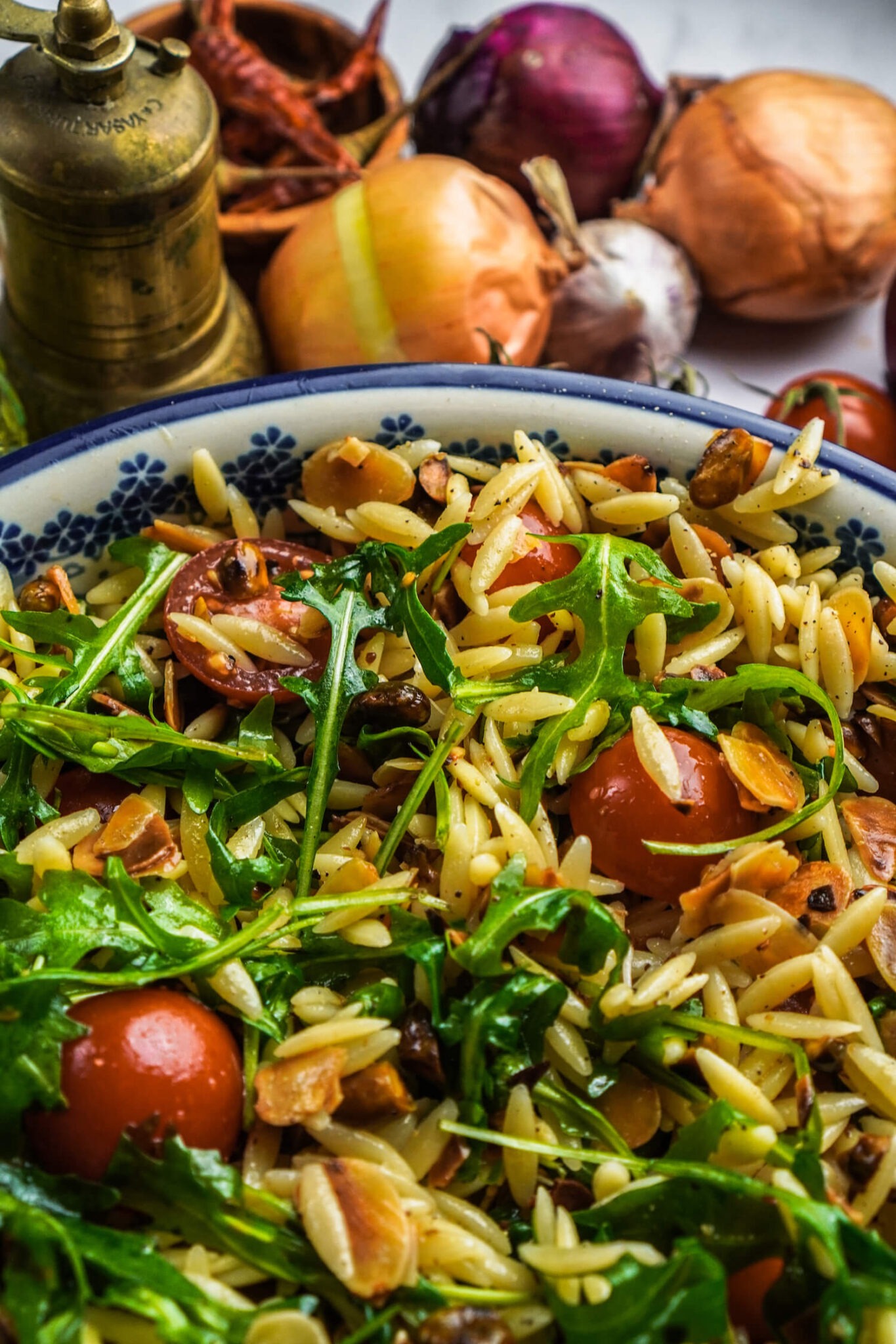 5 Zutaten Orzo Nudelsalat Mit Rucola And Gerösteten Nüssen Feedmedaily 