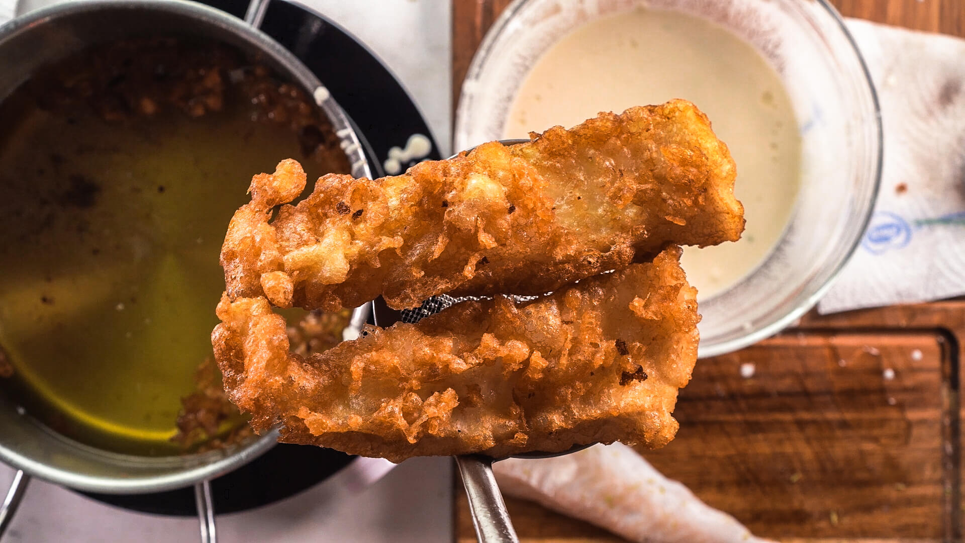 Knuspriger Backfisch im Bierteig – Rezept mit Geheimtipps - FeedMeDaily