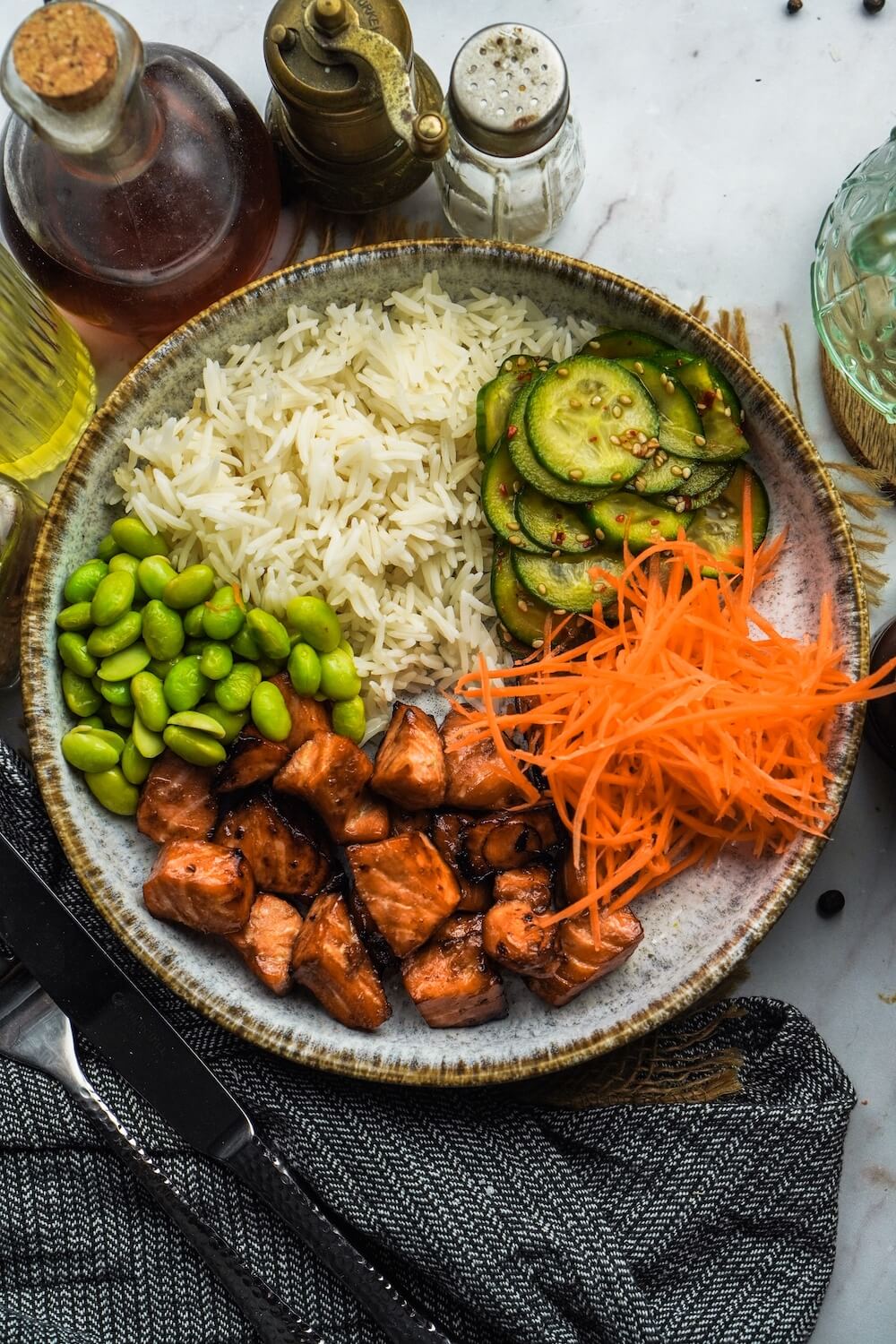 Soja Honig Lachs mit Gurkensalat & Edamame - easy aus dem Airfryer!