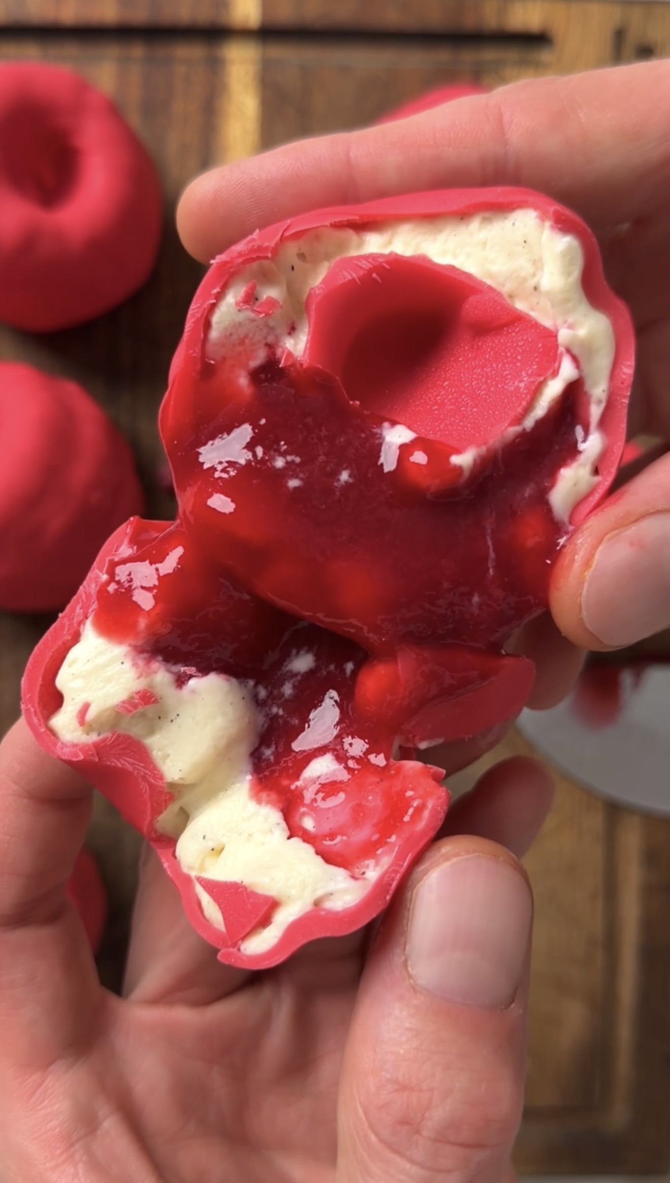 Virale Schoko-Himbeeren mit cremiger Füllung
